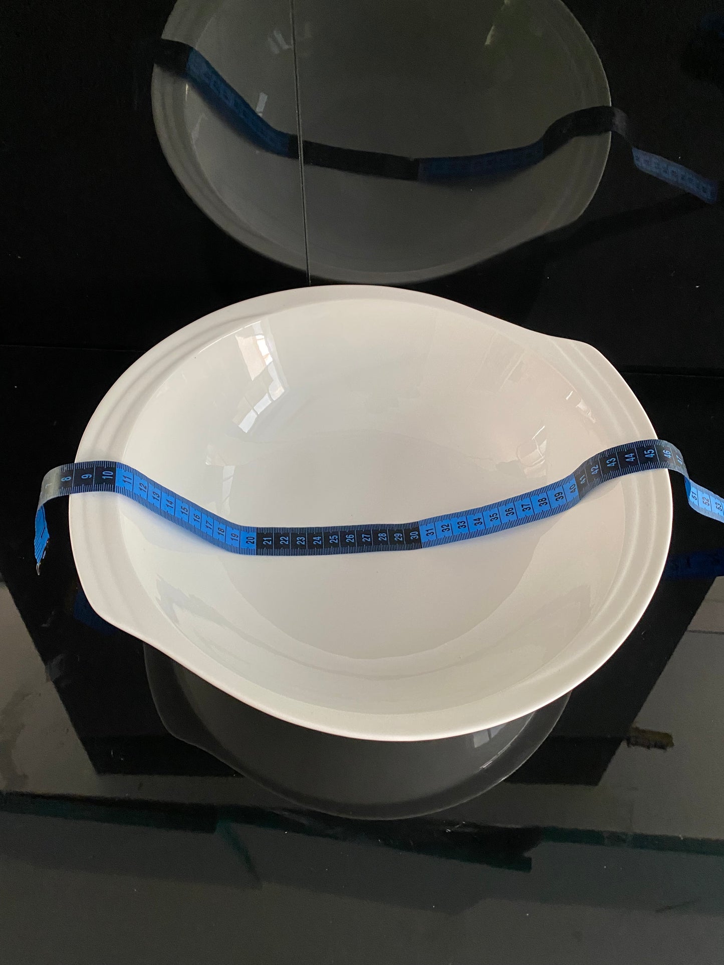 Classic White Porcelain Serving Pot - Durable & Elegant