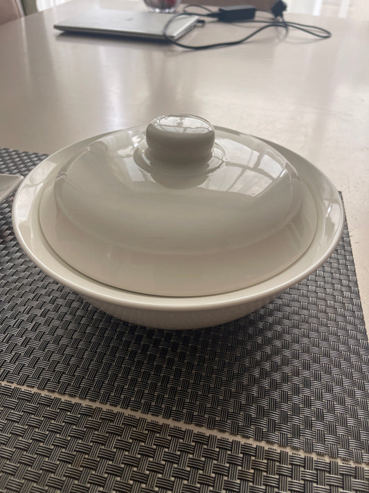 Ceramic serving casserole