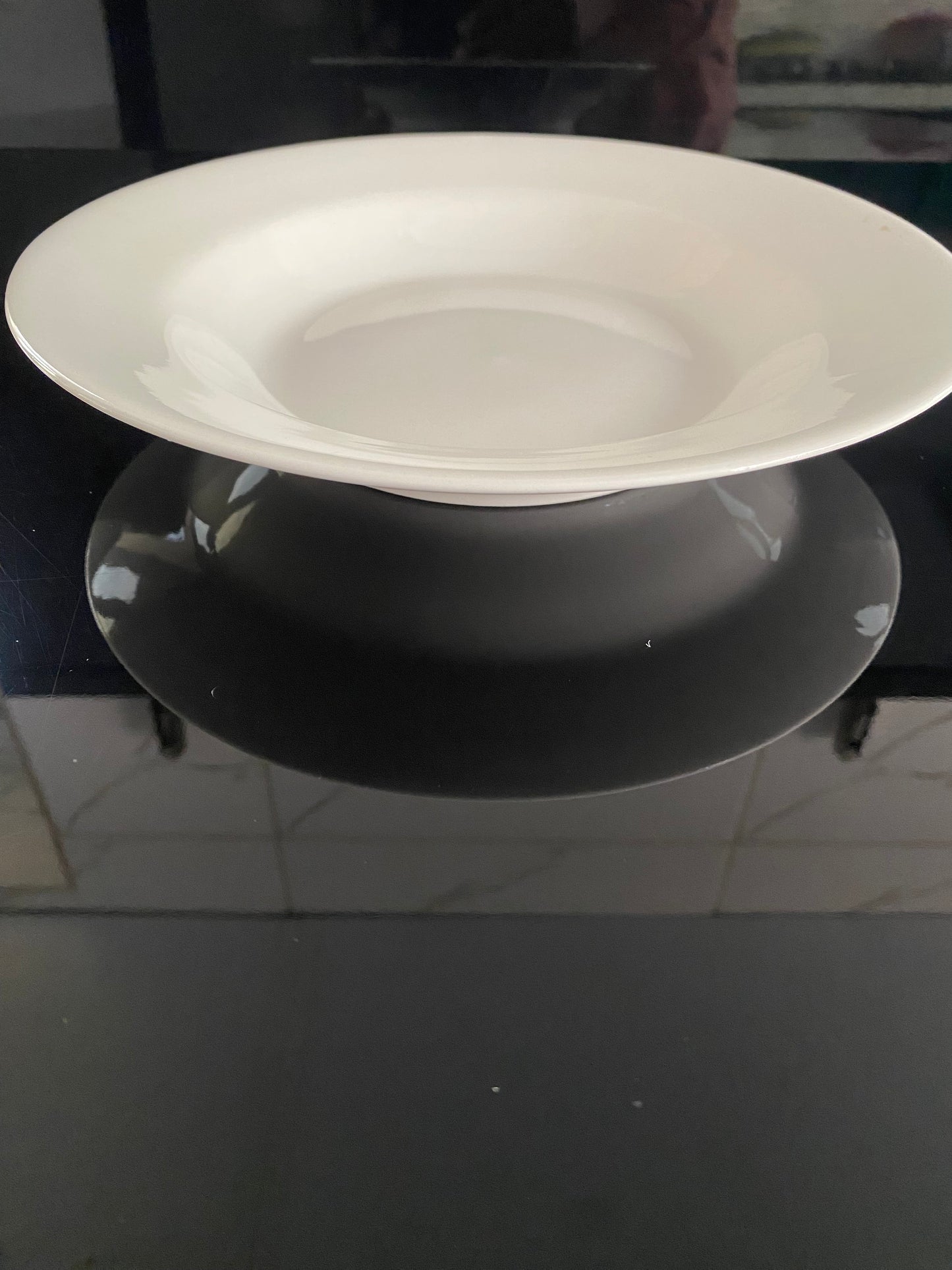 Classic White Ceramic Plate Set – Timeless Elegance for Every Occasion