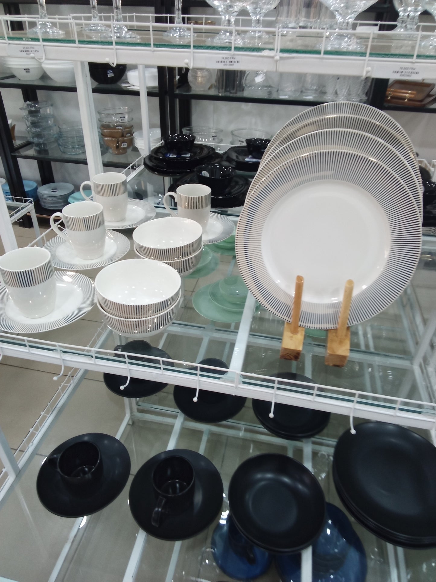 Angelika 16-Piece New Bone China Golden Decal Dinner Set-Serve 4