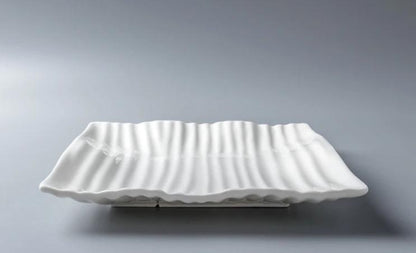 The embossed striped Dinner Plate