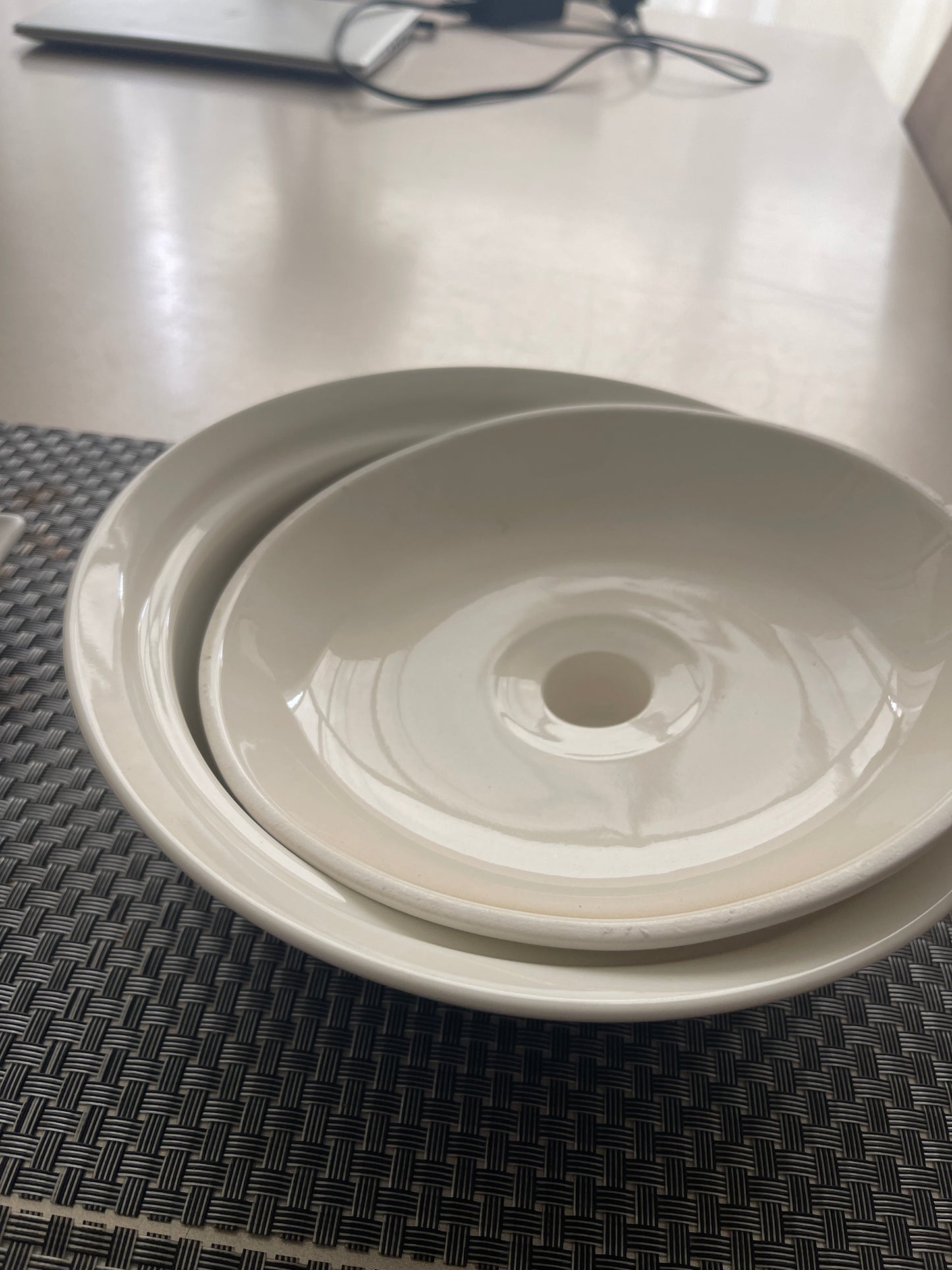 Ceramic serving casserole