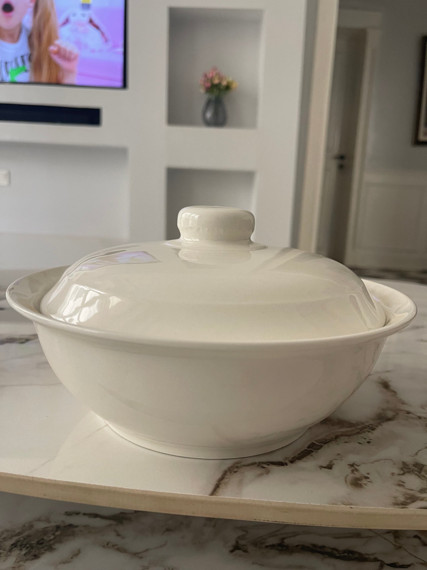 Ceramic serving casserole