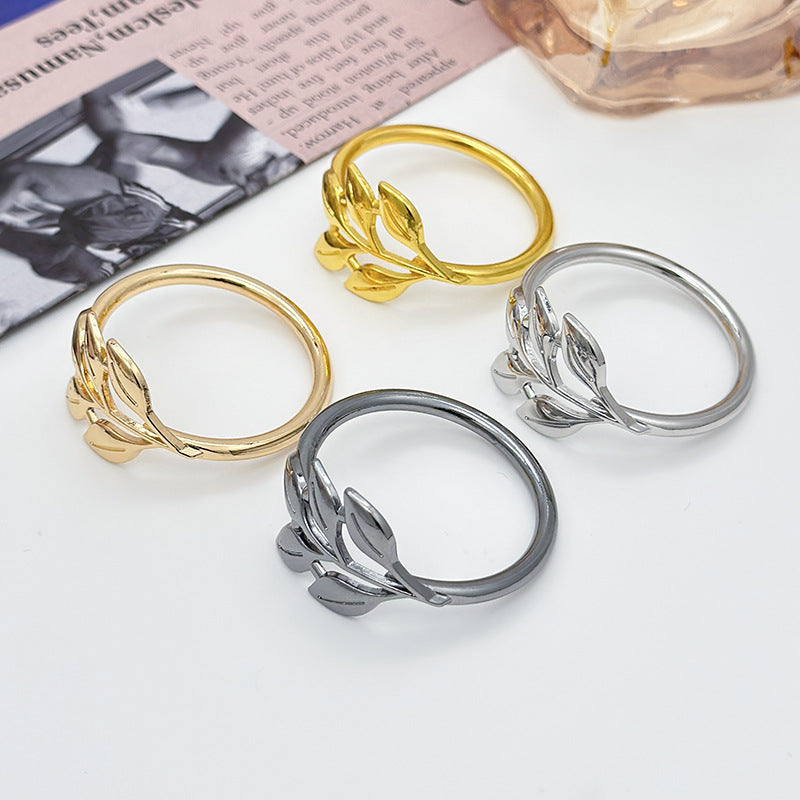 Elegant Electroplated Alloy Maple Leaf Napkin Ring for Dinner Parties