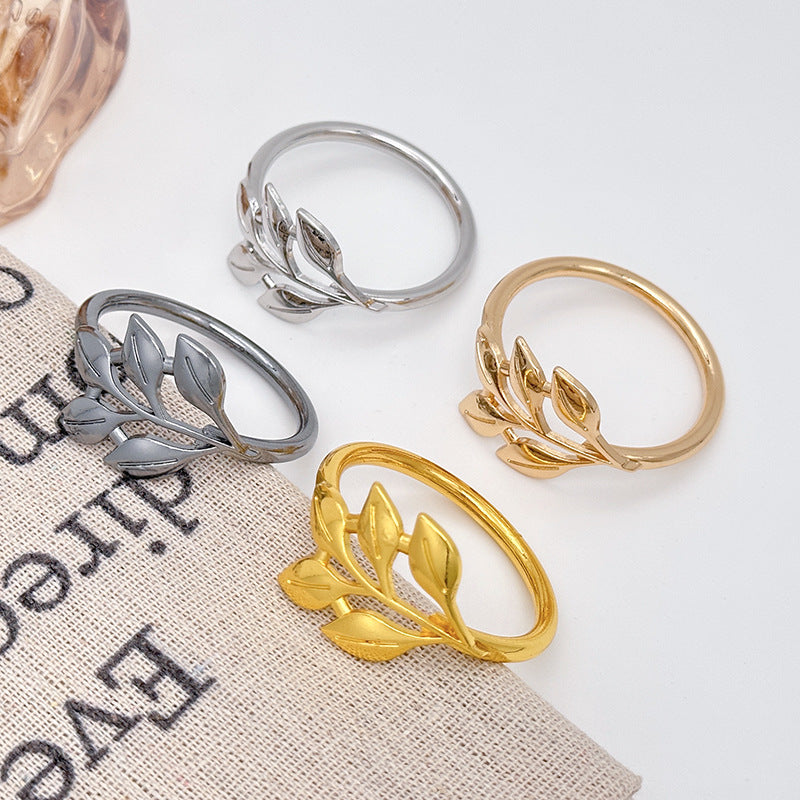 Elegant Electroplated Alloy Maple Leaf Napkin Ring for Dinner Parties