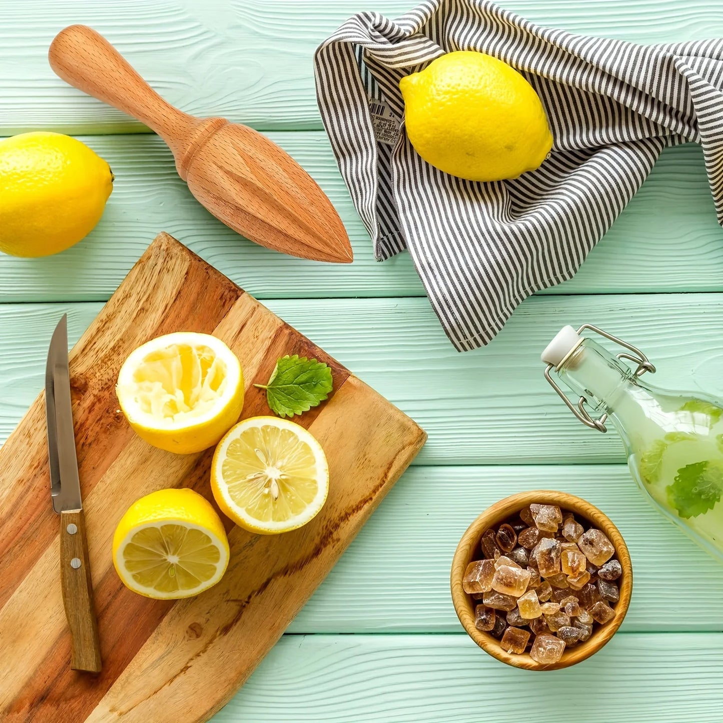 Efficient Wooden Manual Lemon Juicer - Portable Handheld Citrus Press Tool