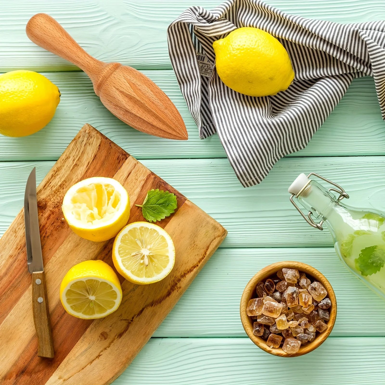Efficient Wooden Manual Lemon Juicer - Portable Handheld Citrus Press Tool