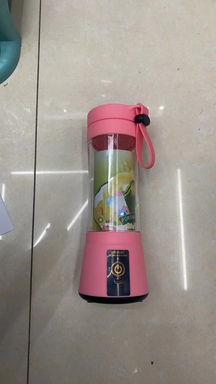 Small household rechargeable juicer